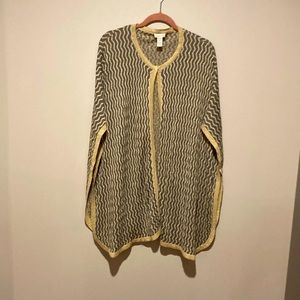Women’s cape wrap